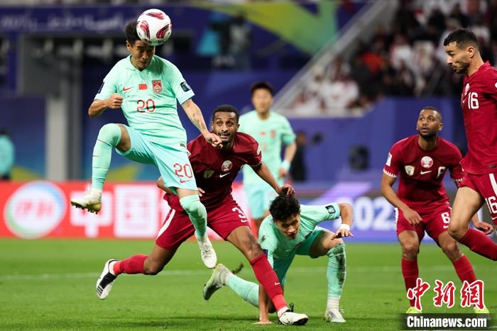 在尴尬中等待出线结果的国足再次走到岔路口，