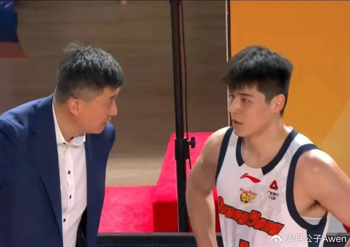 杜锋重用张皓嘉引争议 陈家政被冷落成用人困境