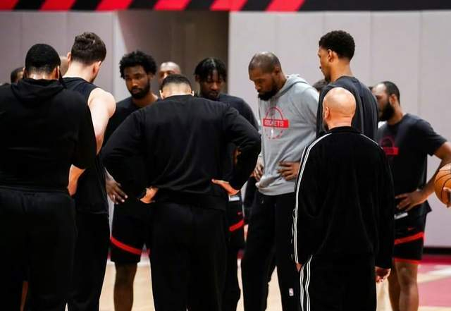 火箭队调整阵容迎战鹈鹕 谢泼德爆发暴露锋线短