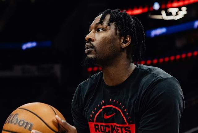 火箭队调整阵容迎战鹈鹕 谢泼德爆发暴露锋线短