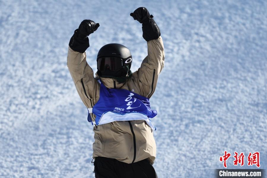 苏翊鸣首夺冬运金牌 单板滑雪大跳台182.60分夺冠