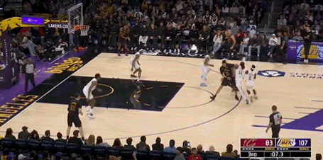 詹姆斯力压东契奇湖人擒骑士提前锁定季后赛席