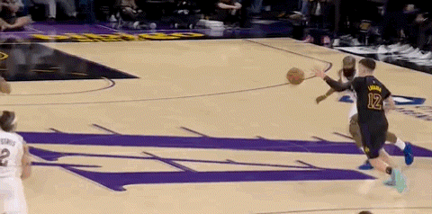 詹姆斯力压东契奇湖人擒骑士提前锁定季后赛席