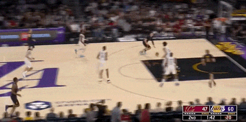 詹姆斯力压东契奇湖人擒骑士提前锁定季后赛席