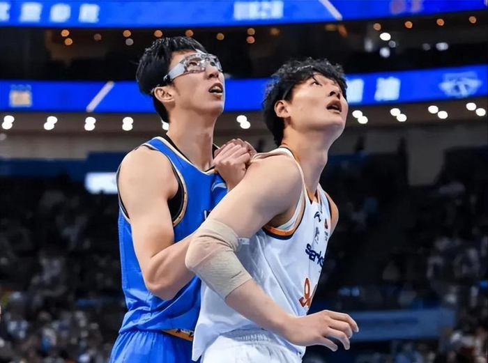 上海队客场力克北京队锁定常规赛冠军 王哲林统