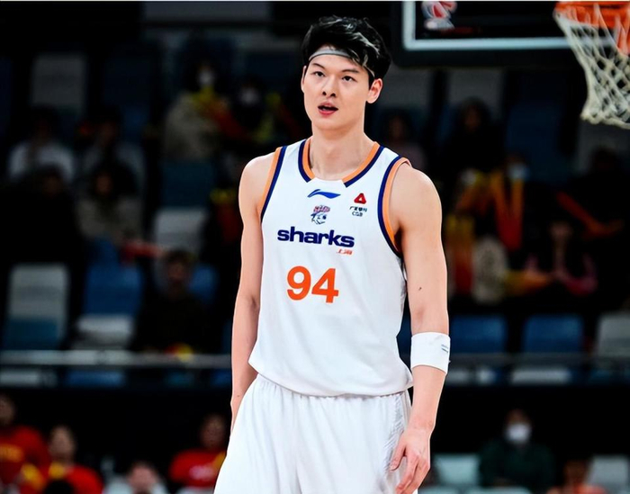 上海队客场力克北京队锁定常规赛冠军 王哲林统