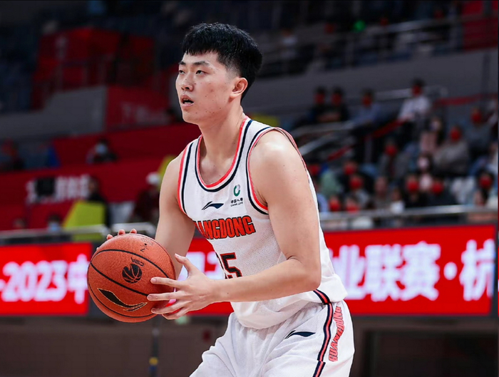 张皓嘉伤退引王洪泽崛起 广东队锋线调整迫在眉