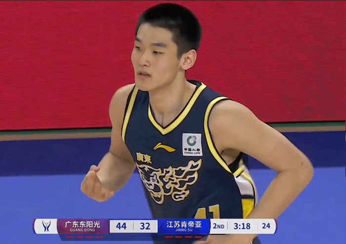 张皓嘉伤退引王洪泽崛起 广东队锋线调整迫在眉