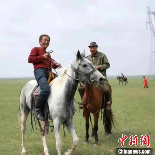 锡林郭勒草原四代赛马传承：从牧野赶马到现代