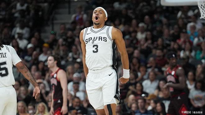 凯尔登・约翰逊荣膺年度最佳第六人 成马刺队史